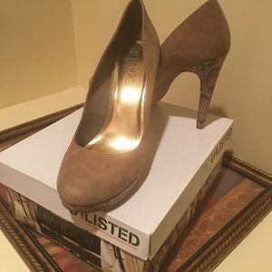 Via Neroli suede platform pump